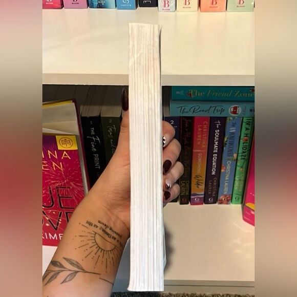 Eleanor Oliphant is Completely Fine by Gail Honeyman - Picture 4 of 4